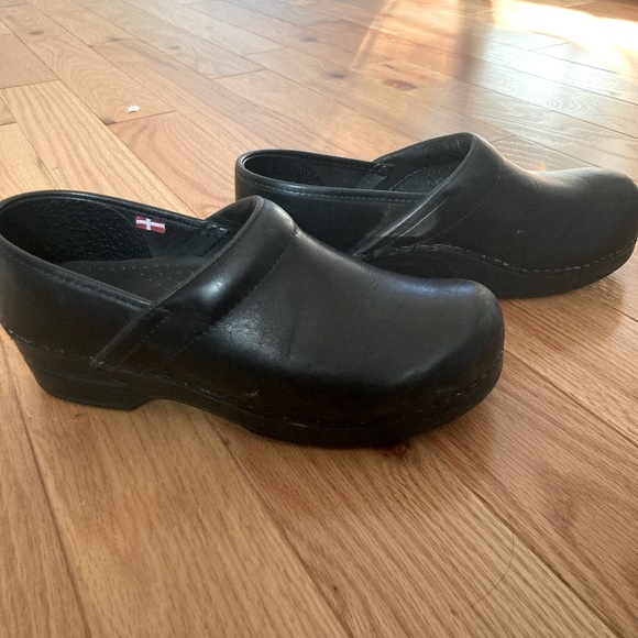 Sanita Shoes - NWOT Sanita NURSE SHOES Danish Clog leather black slip resistant 39